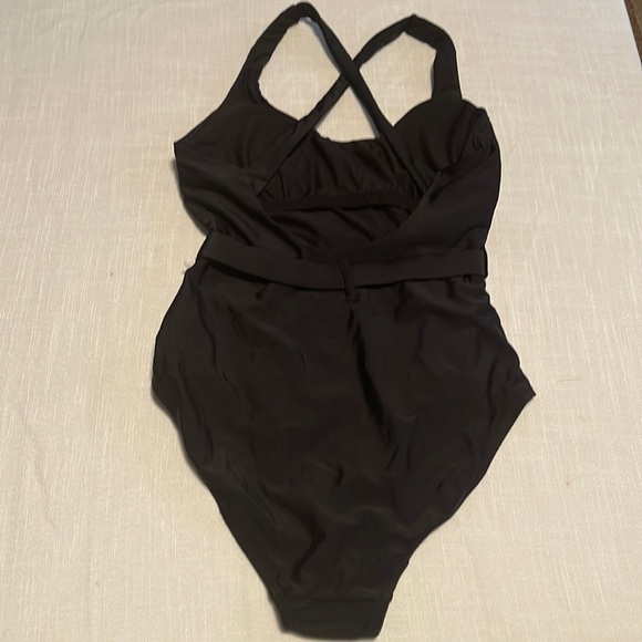 NEW. Size medium - Picture 2 of 2